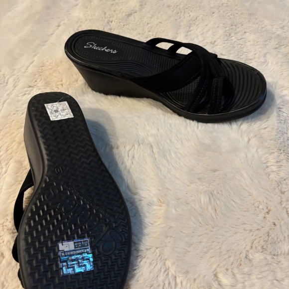 Sketchers sandals - Picture 2 of 3